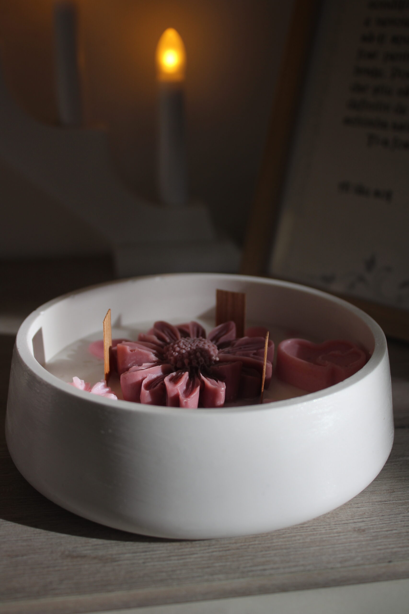 Lumanare Daisy in vas ceramic - imagine 2