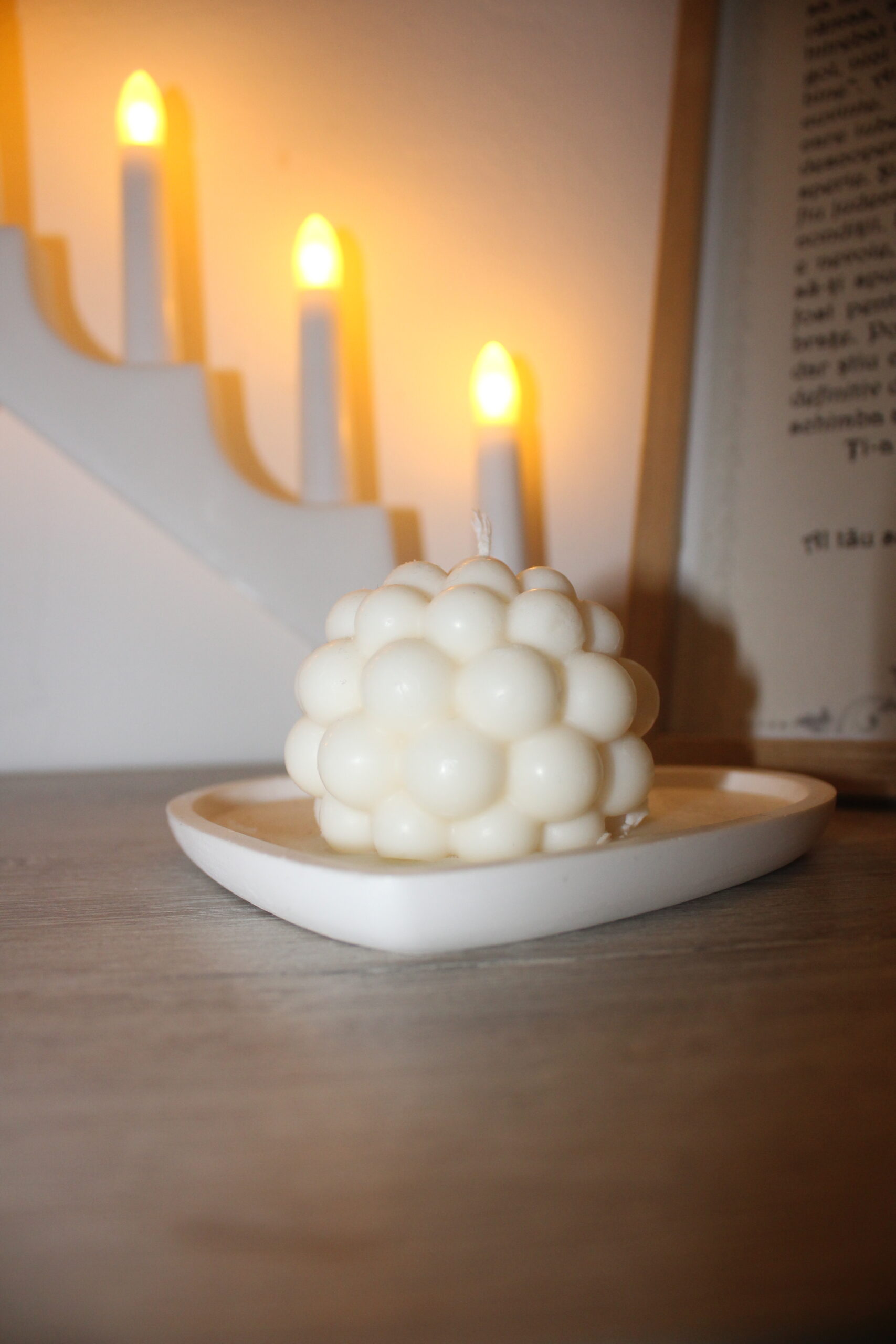 Lumanare Bubble in recipient ceramic din inimioara - imagine 3