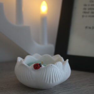 Lumanare in recipient ceramic de tip floare
