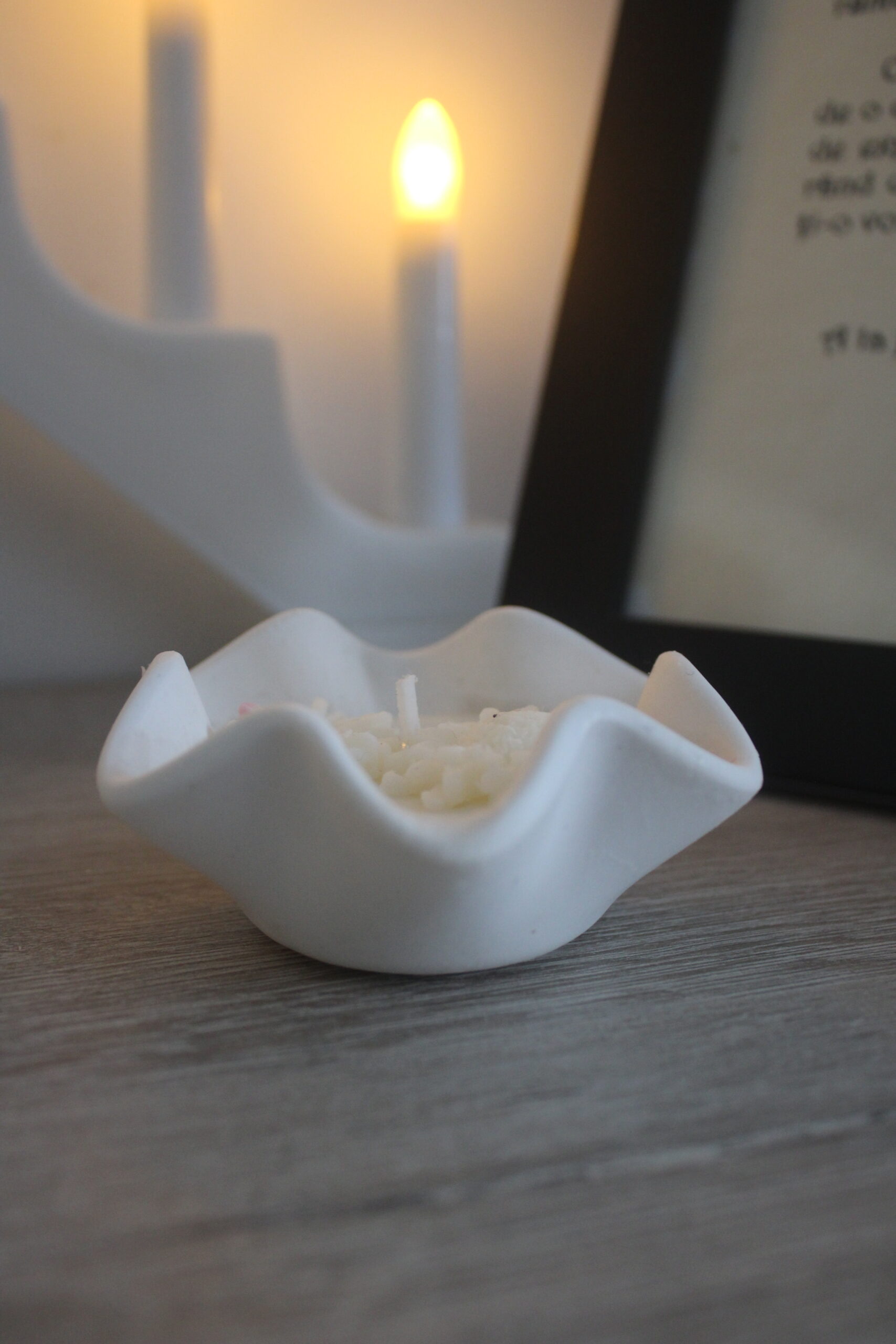 Mireasma de primavara in recipient ceramic